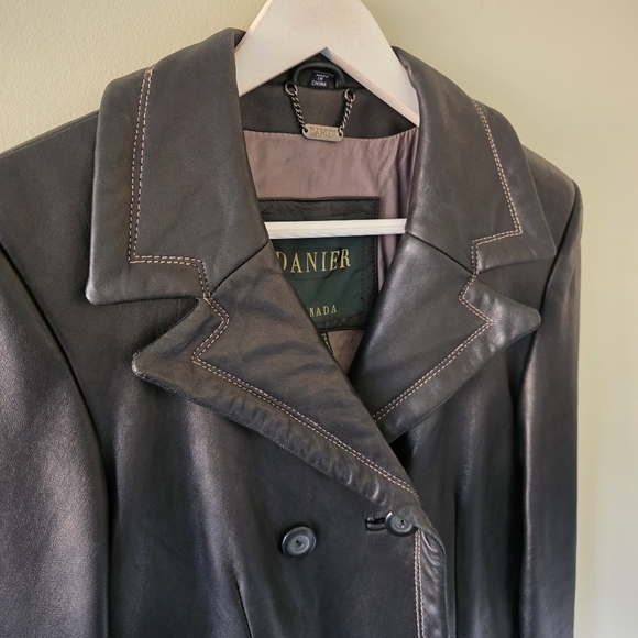 Danier S Vintage 90s Modern Contemporary Mobwife Dark Brown Leather Jacket - Picture 7 of 16